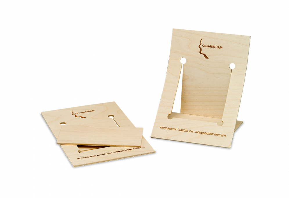 Made of birch plywood consisting of 2 parts to plug together and provided with a fire print.