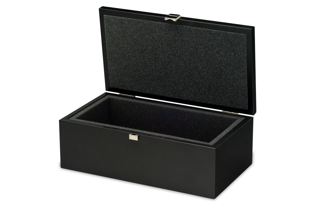 schwarzer Holzkasten mit Schaumstoffeinlage