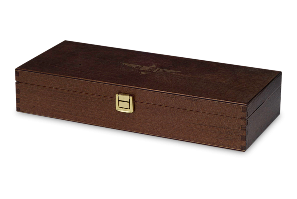 gebeiztes Holzkästchen mit goldenem Druck