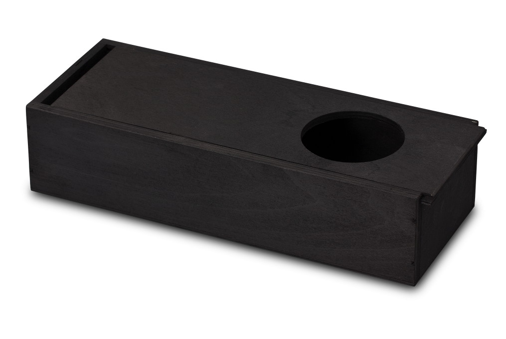 Schwarze Schnapskiste aus Birkensperrholz mit Sichtfräsung