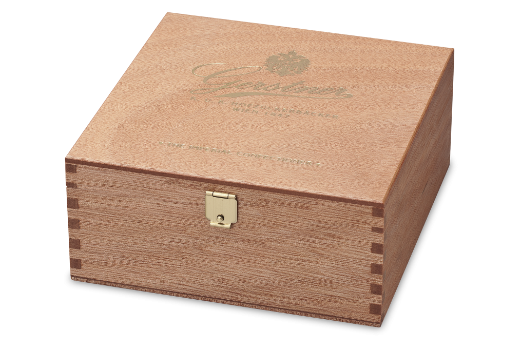 Tortenkiste aus Gabunholz mit Goldprägedruck