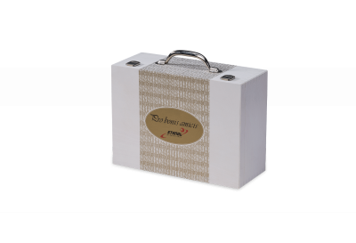 Holzkoffer mit Lackierung und Siebdruck. 