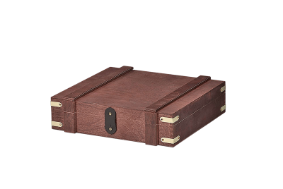 Holztruhe aus Birkensperrholz, gebeizt, rustikale Optik, mit Lederverschluss und speziale Eckverbindungen von Scheffauer-Holzwaren