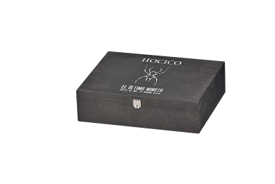 Präsentkiste schwarze Witwe, schwarz lackierte Holzbox von Scheffauer-Holzwaren